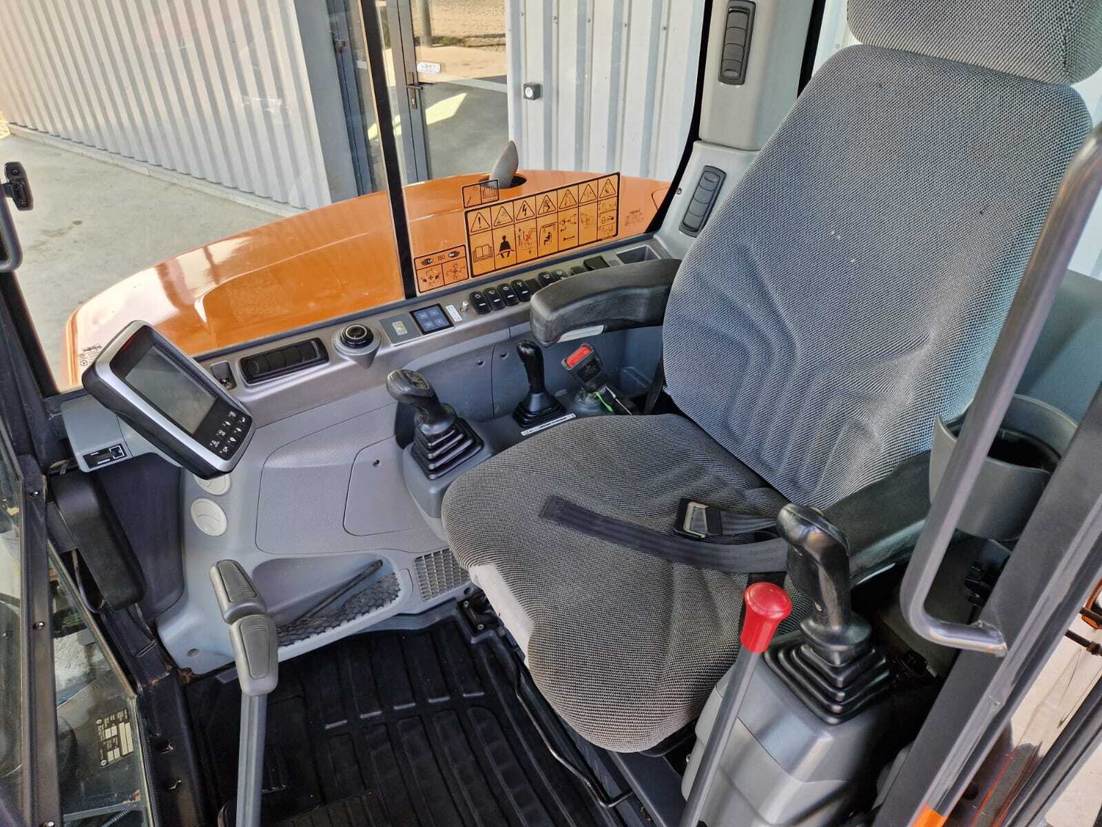 DOOSAN DX63-3