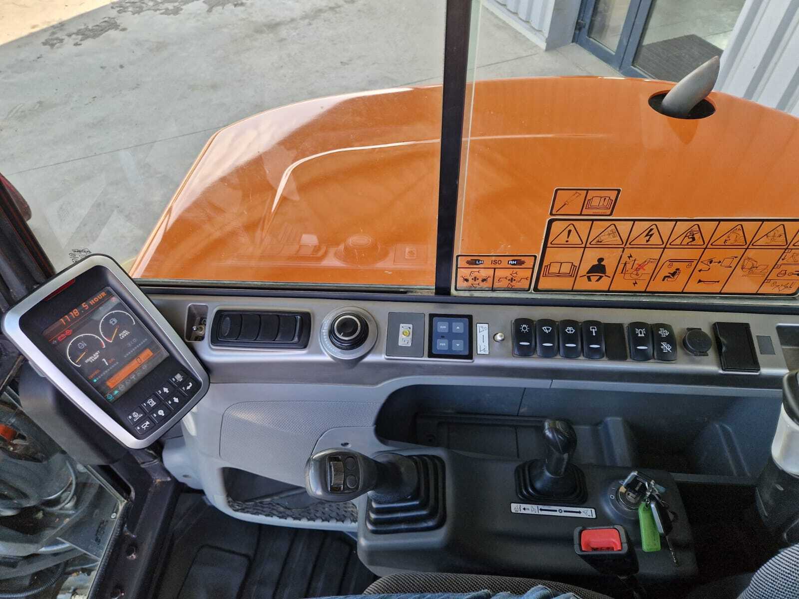 DOOSAN DX63-3