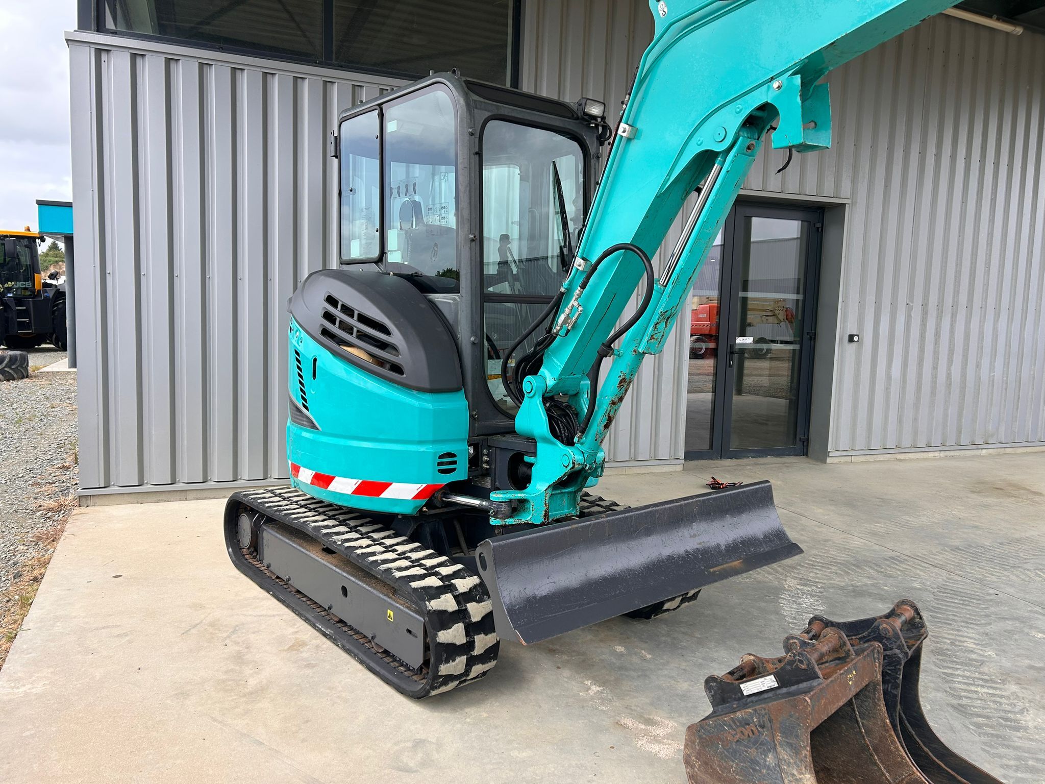 KOBELCO SK30SR2 + ENGCON