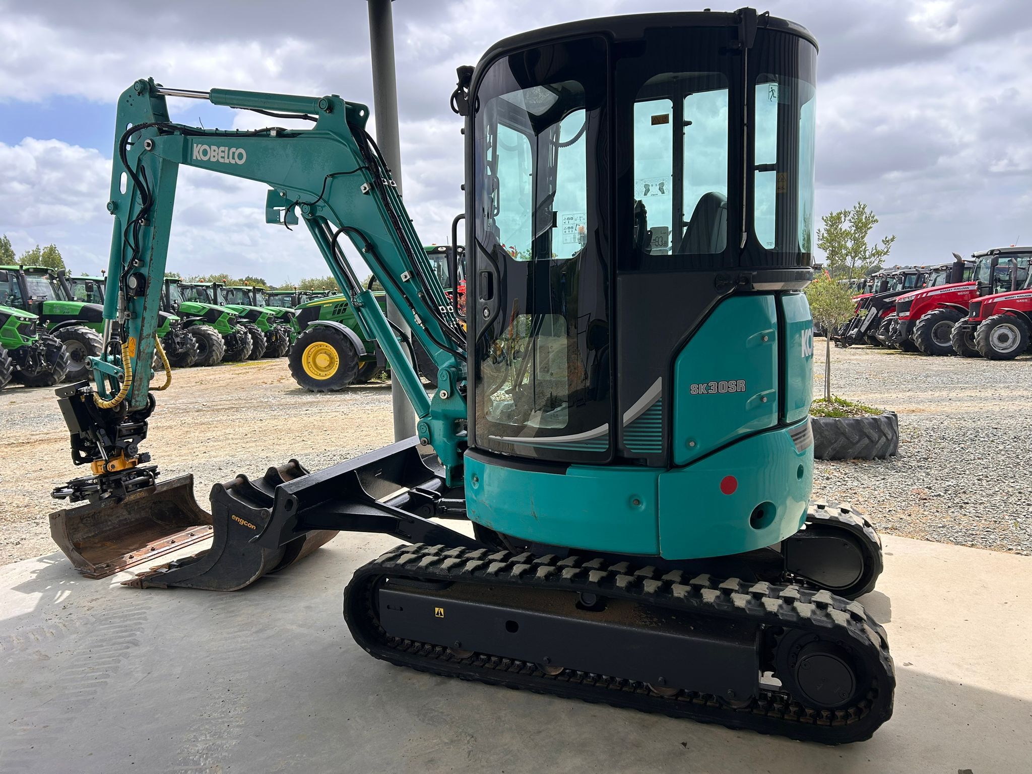 KOBELCO SK30SR2 + ENGCON
