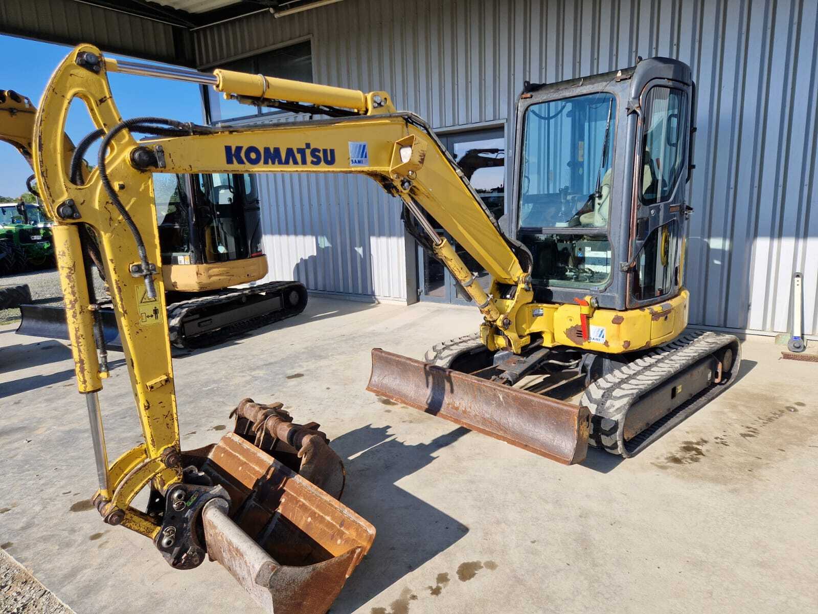 KOMATSU PC35MR