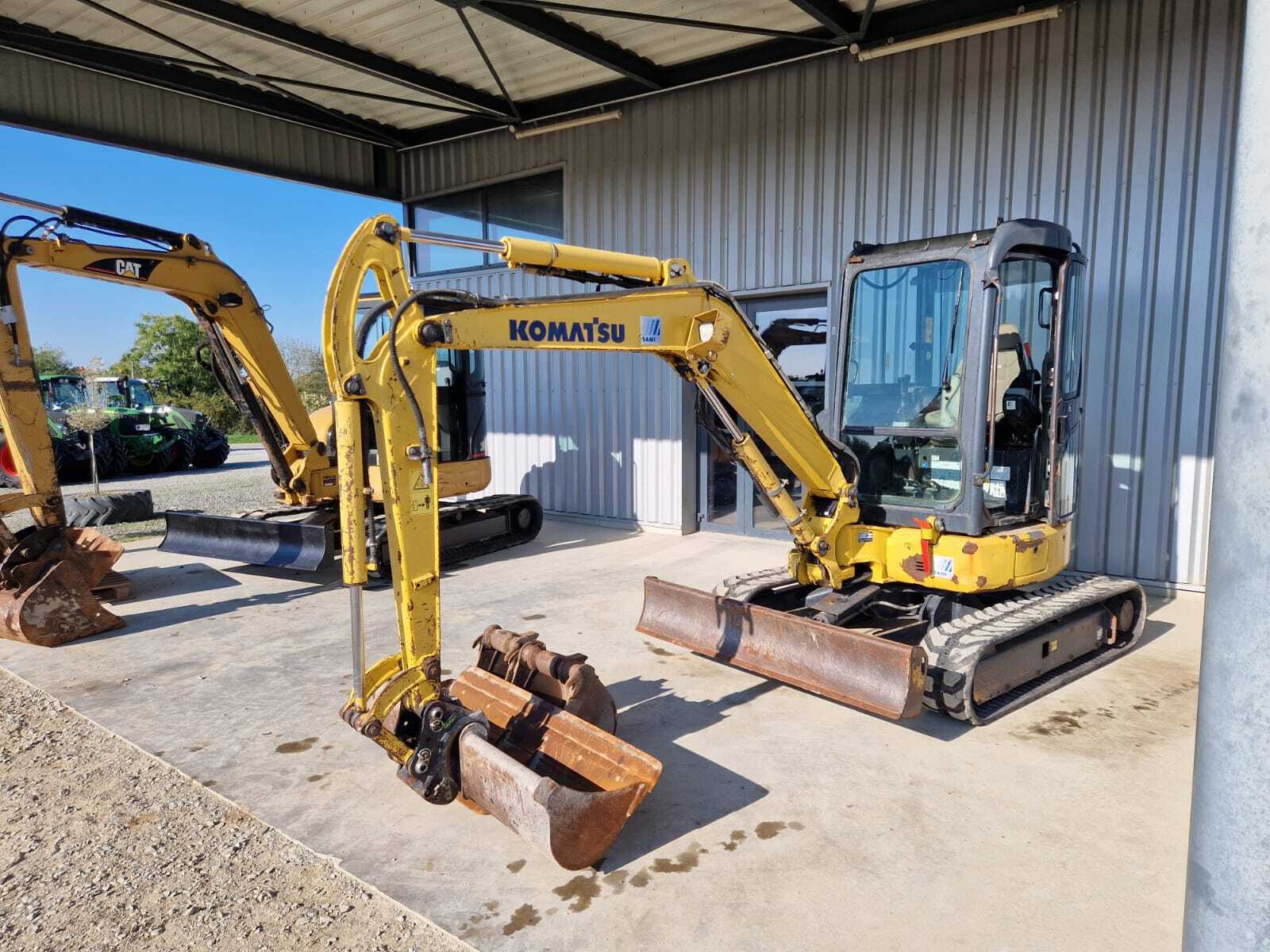 KOMATSU PC35MR