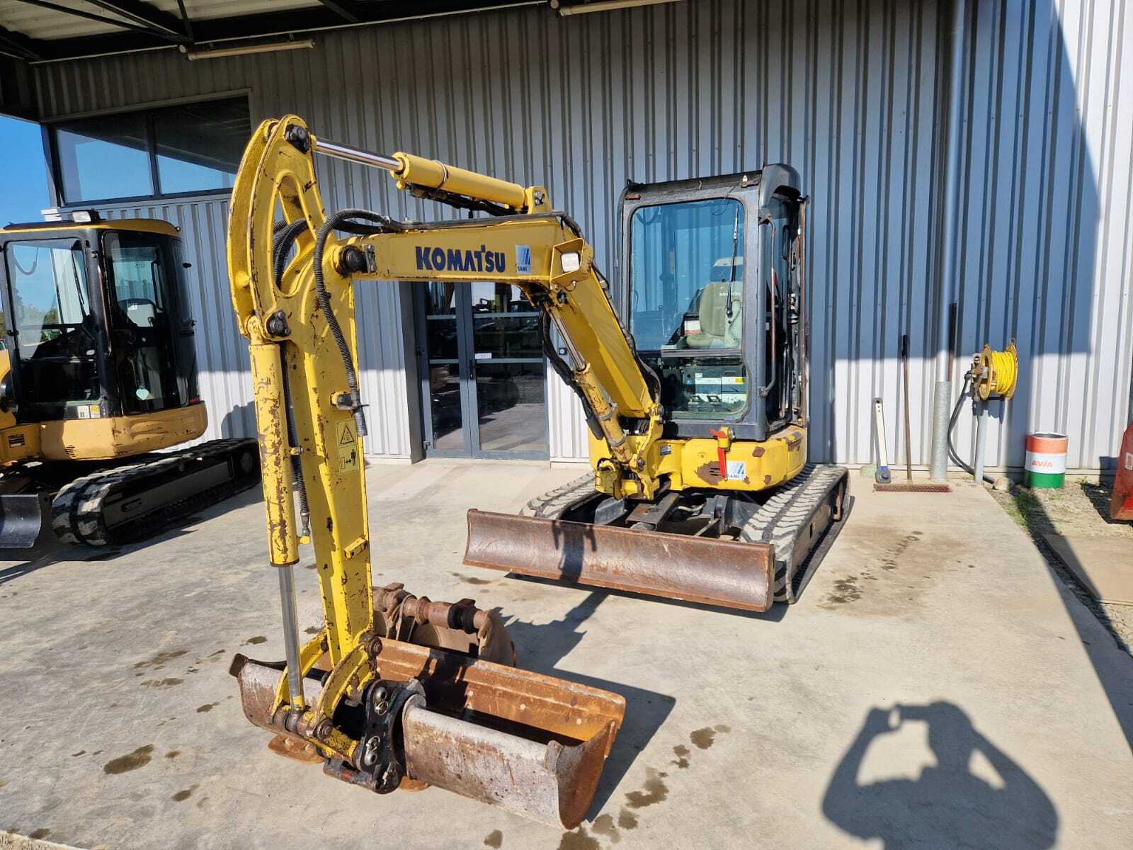 KOMATSU PC35MR