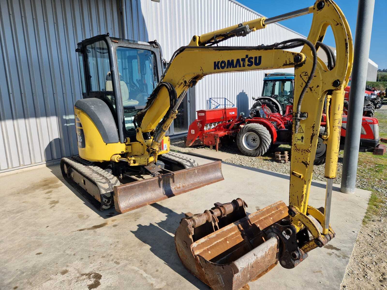 KOMATSU PC35MR