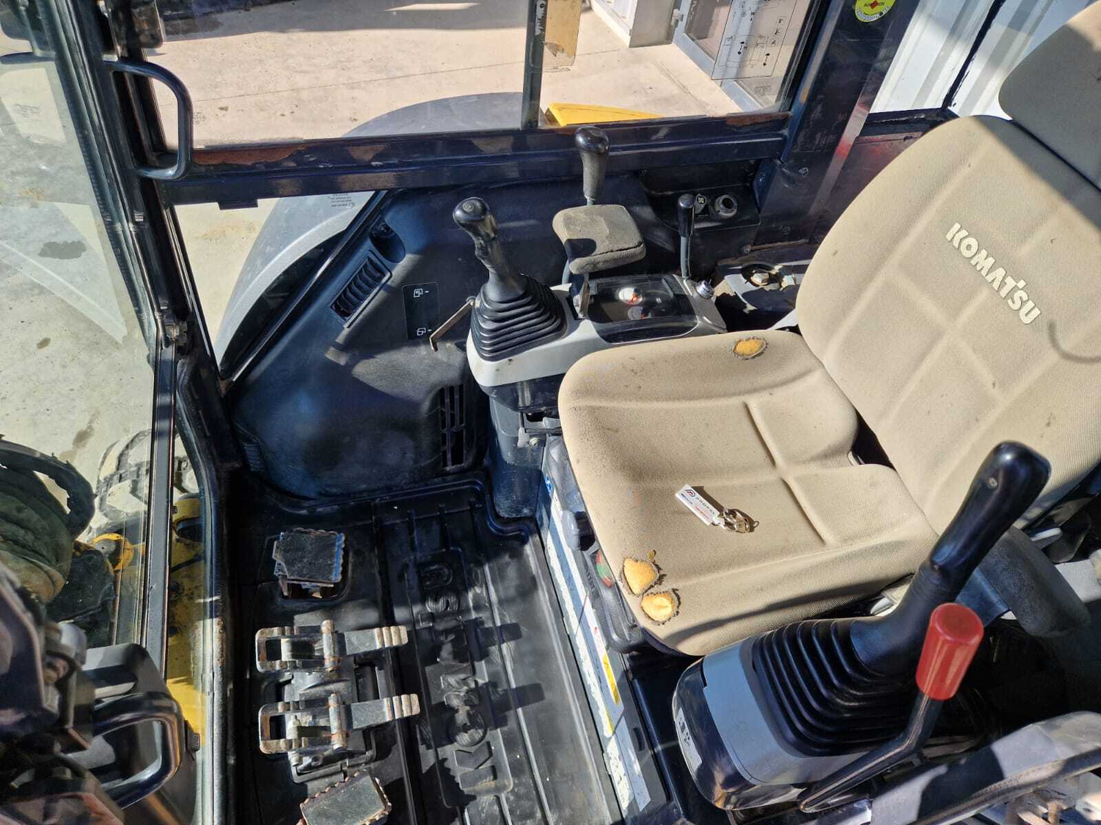 KOMATSU PC35MR
