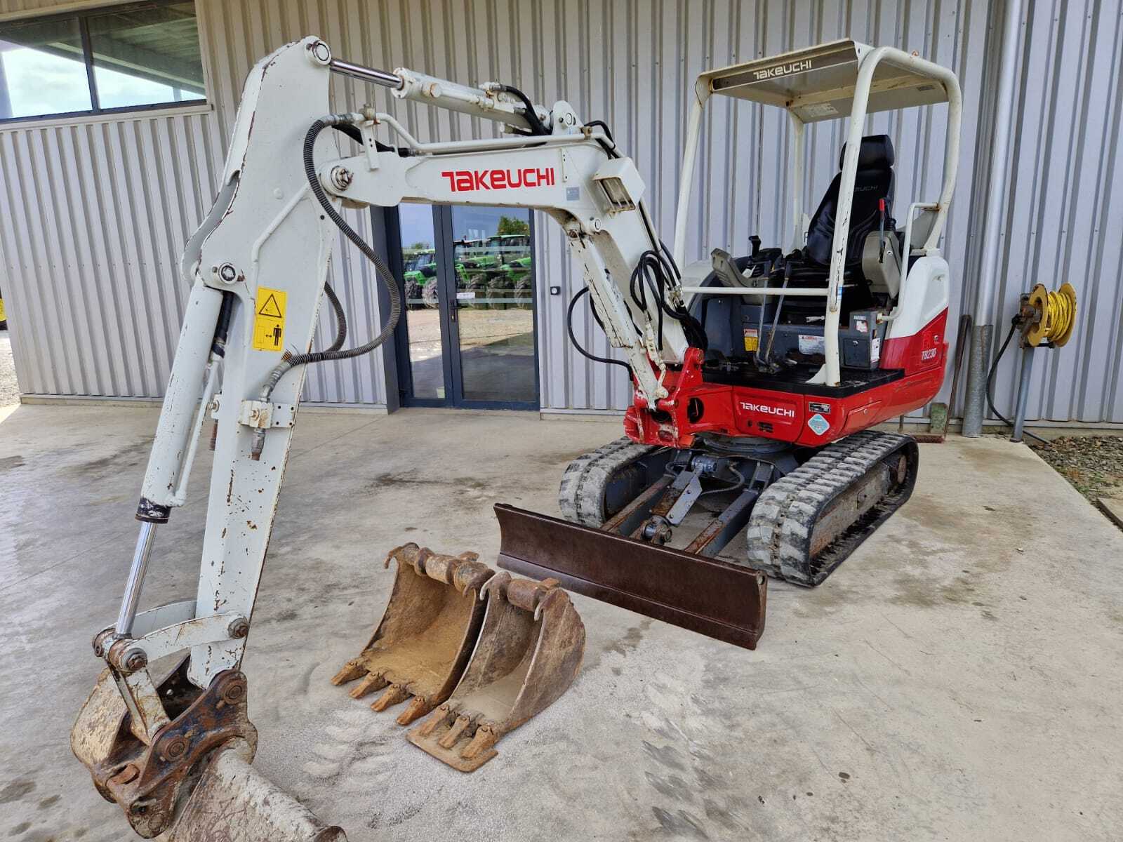 TAKEUCHI TB230