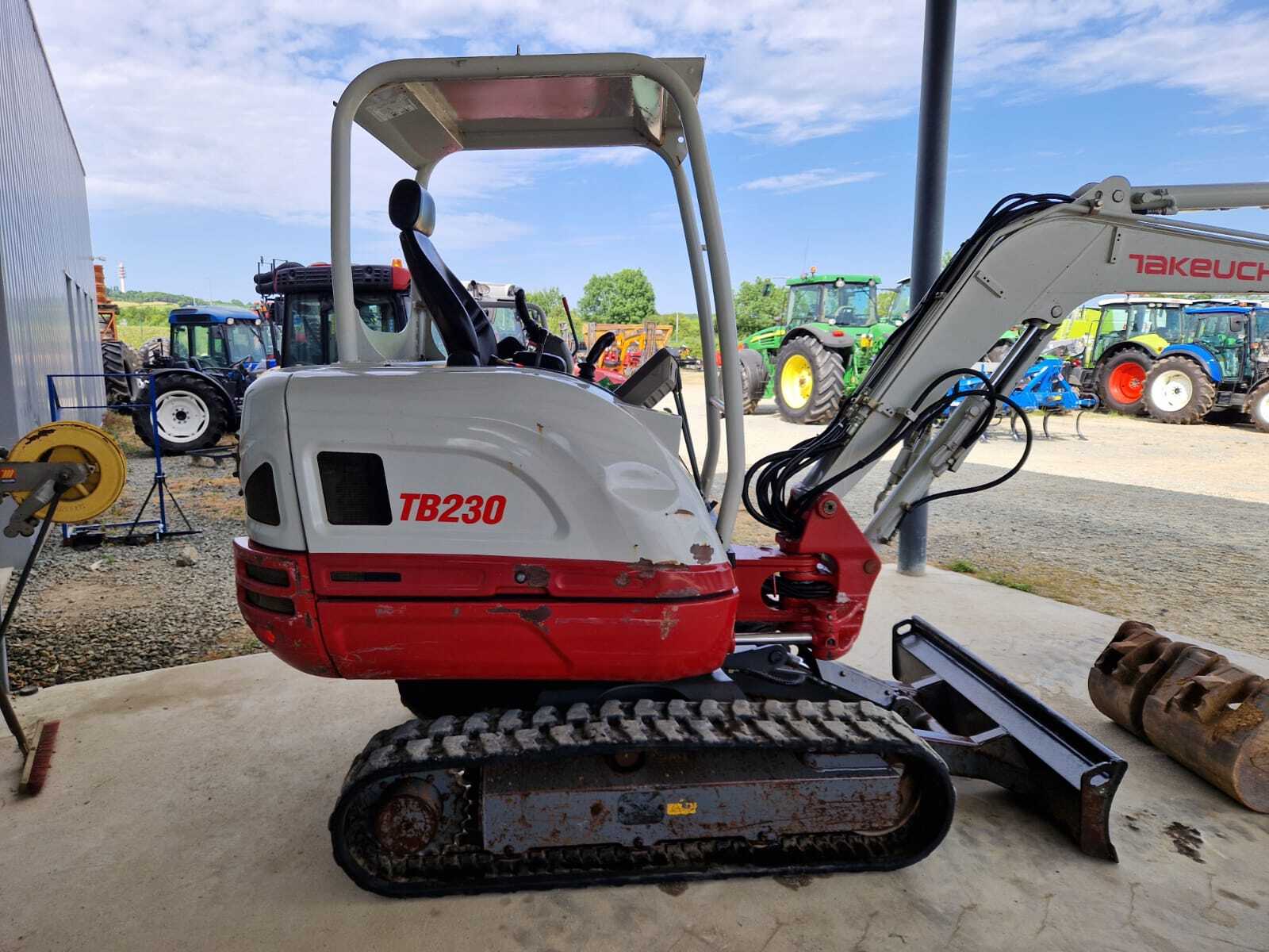 TAKEUCHI TB230