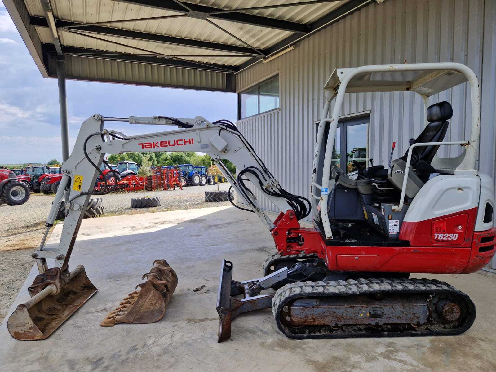 TAKEUCHI TB230