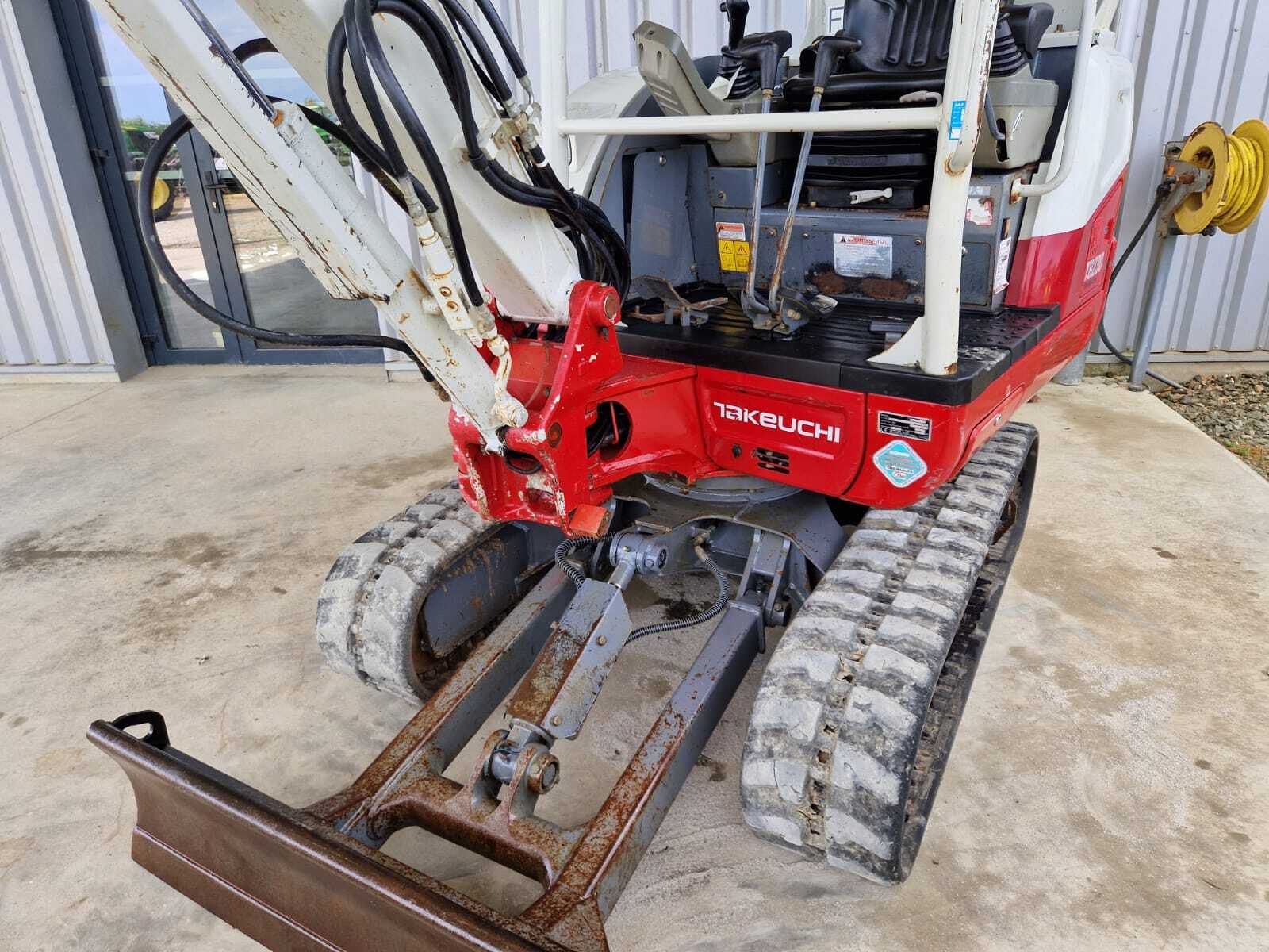 TAKEUCHI TB230