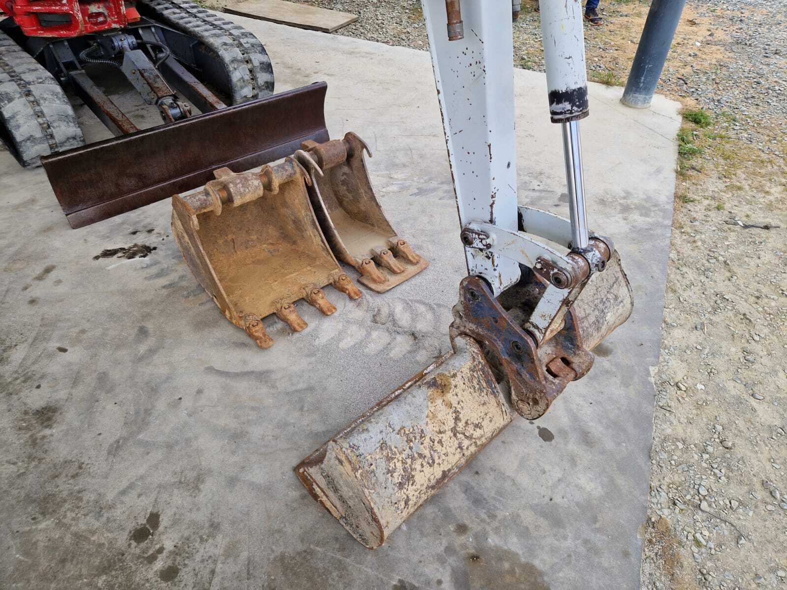 TAKEUCHI TB230