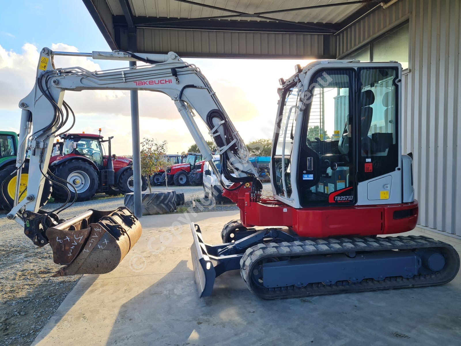 TAKEUCHI TB257FR