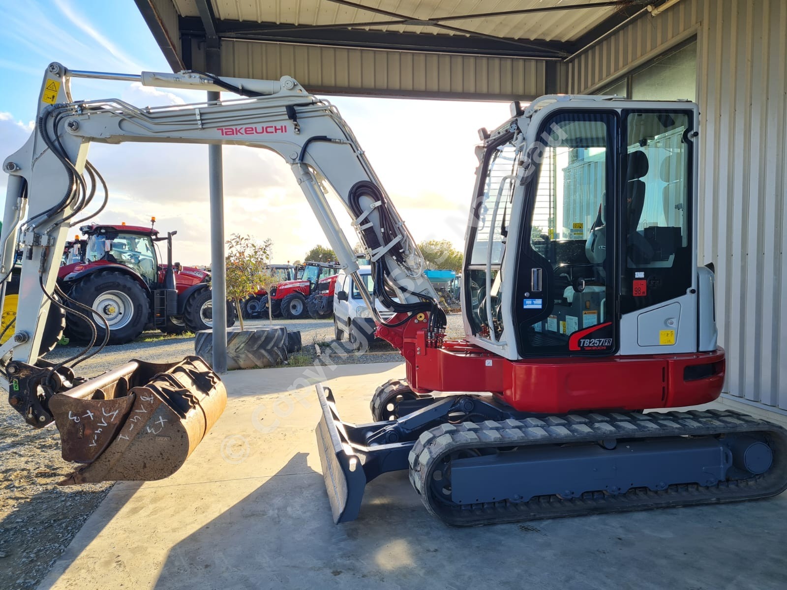 TAKEUCHI TB257FR