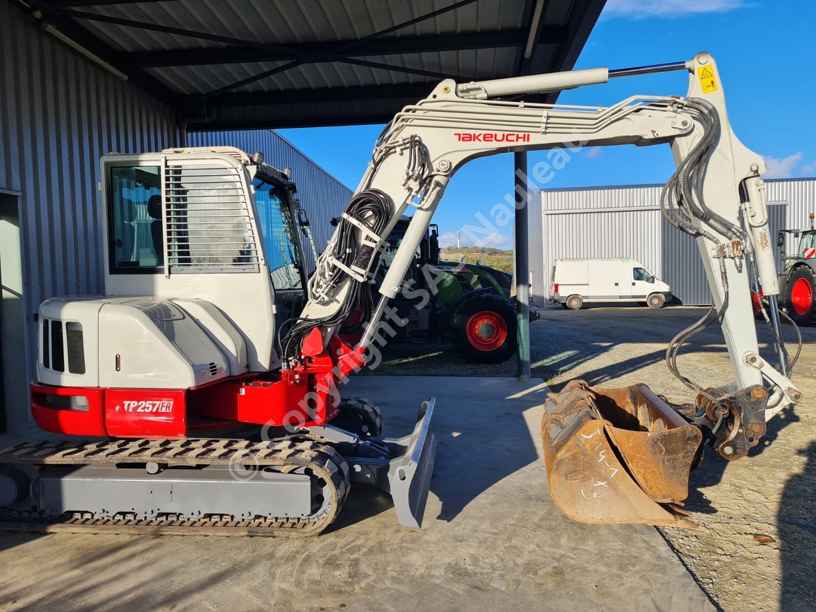 TAKEUCHI TB257FR