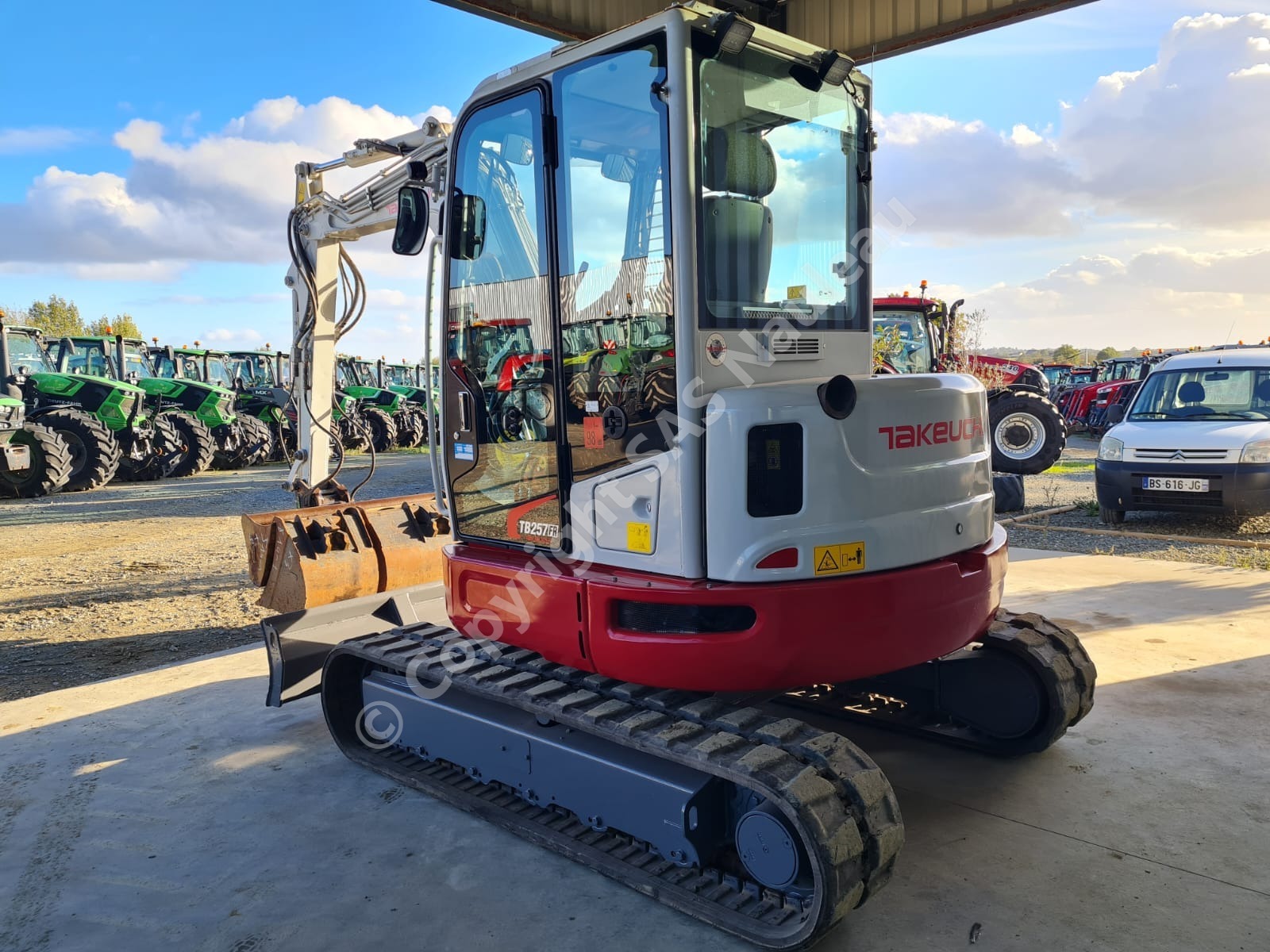 TAKEUCHI TB257FR