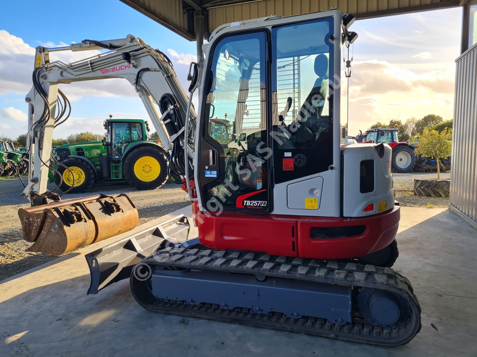 TAKEUCHI TB257FR