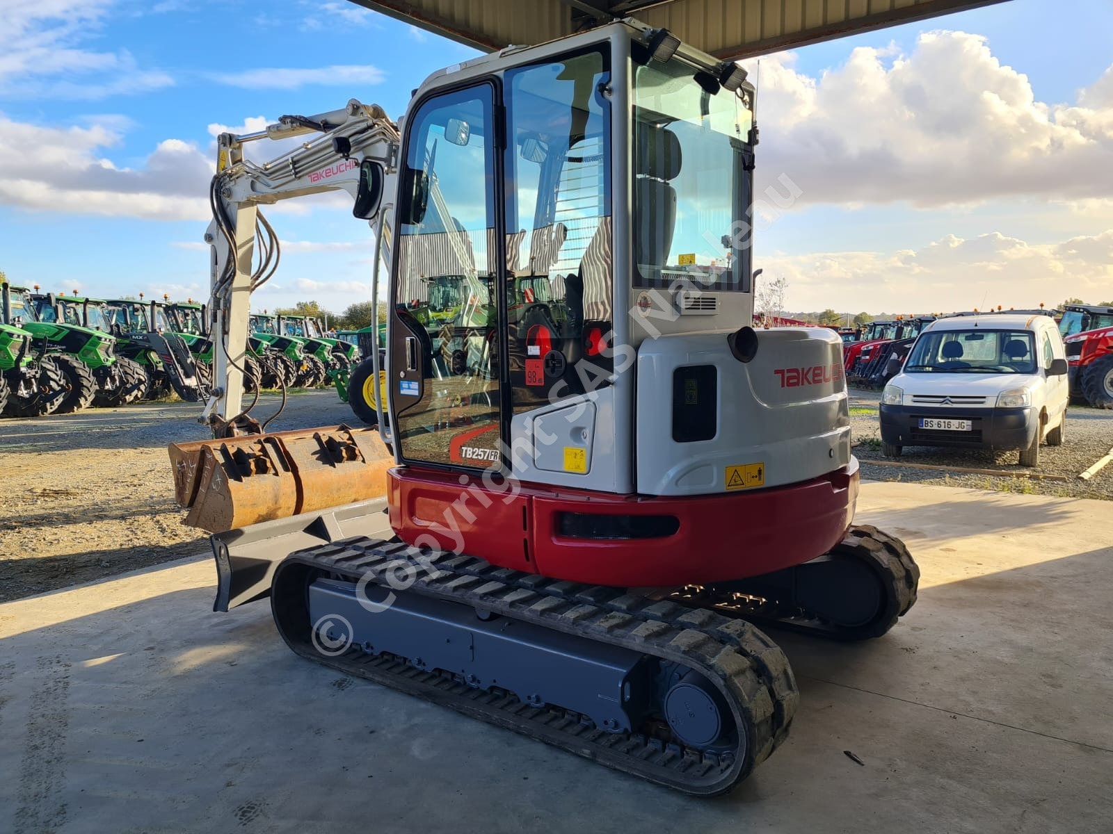 TAKEUCHI TB257FR