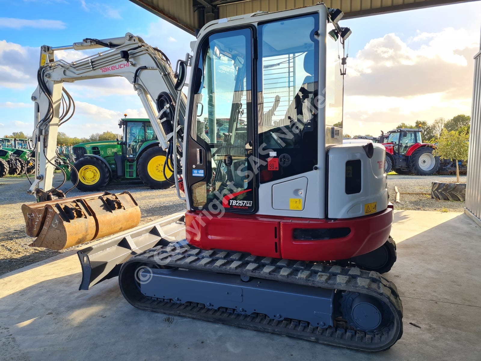 TAKEUCHI TB257FR