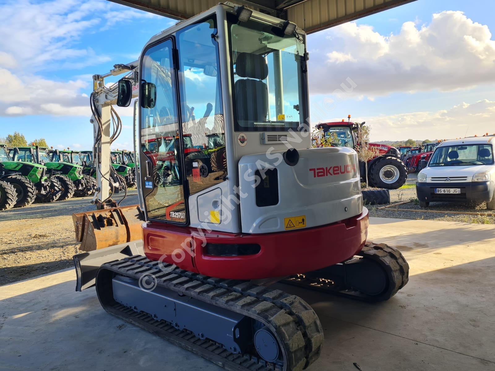 TAKEUCHI TB257FR