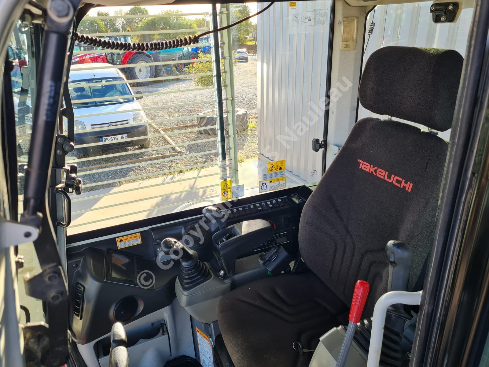 TAKEUCHI TB257FR