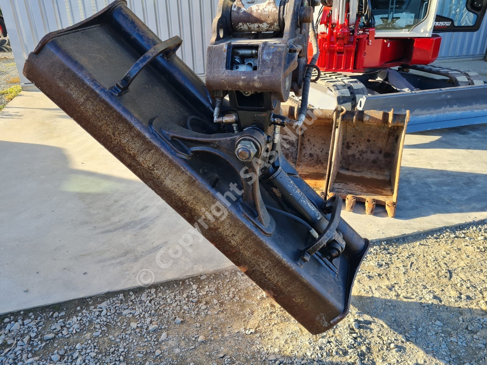 TAKEUCHI TB257FR