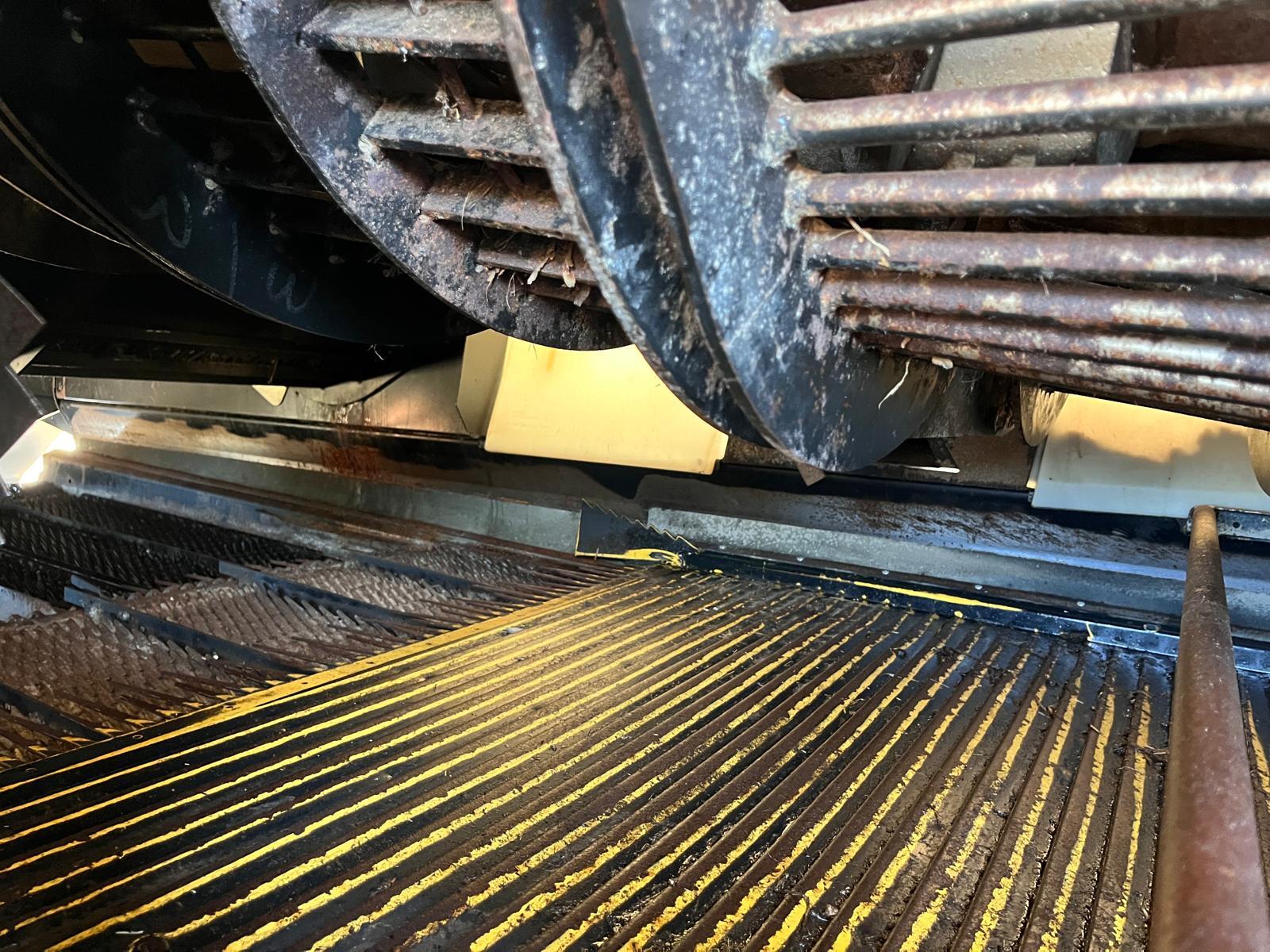 NEW HOLLAND CR 9080 ELEVATION