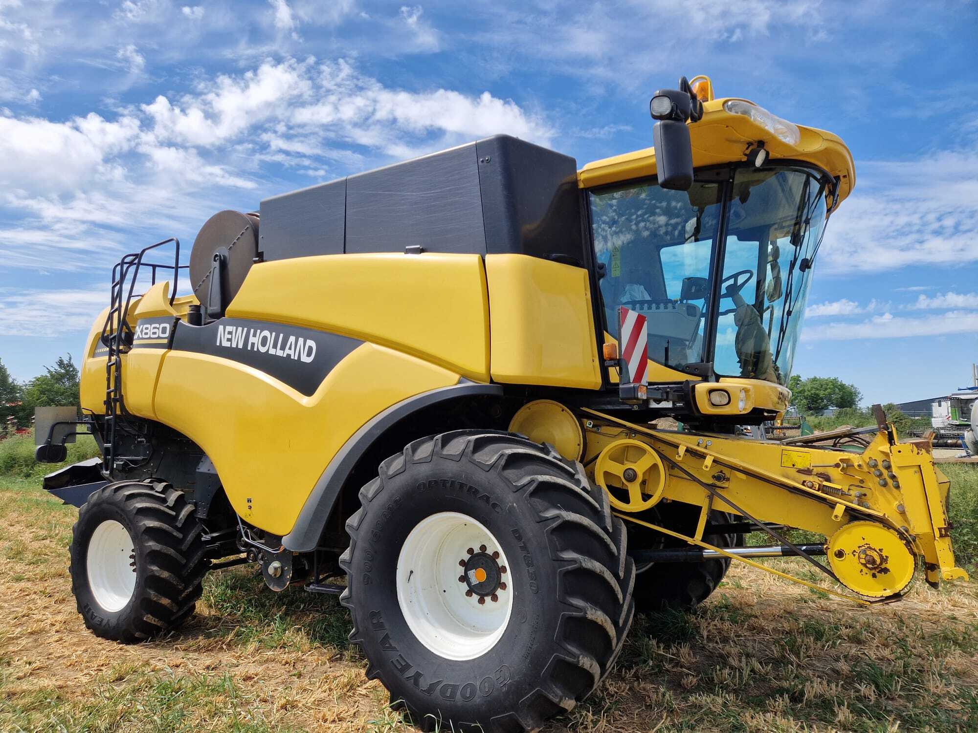 NEW HOLLAND CX 860