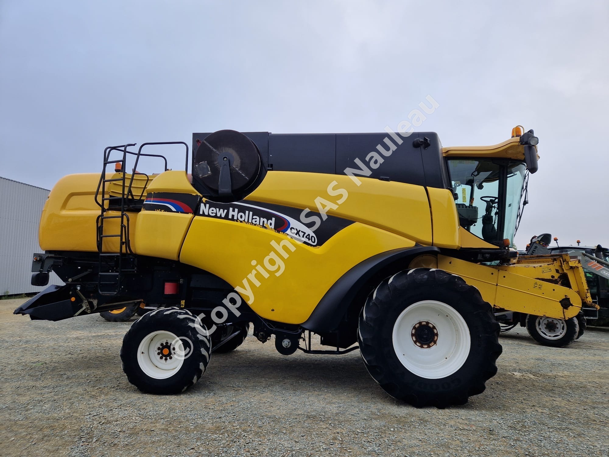 NEW HOLLAND CX 740