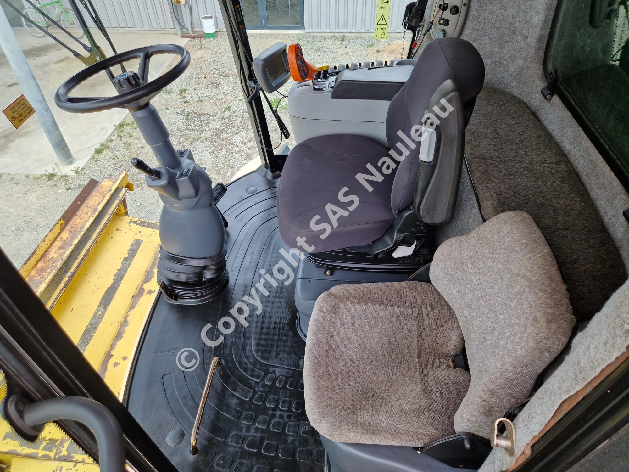 NEW HOLLAND CX 740