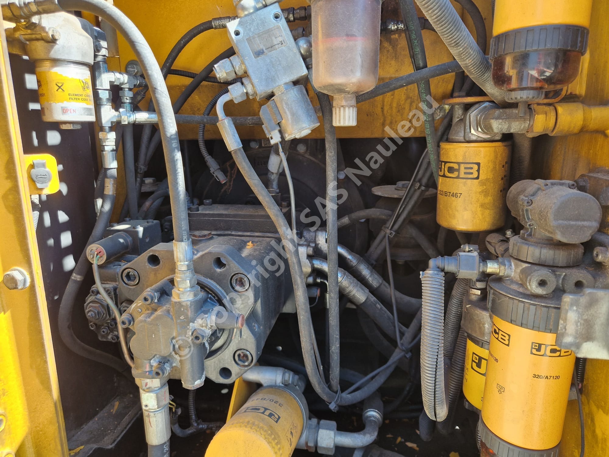 JCB JS131 LC
