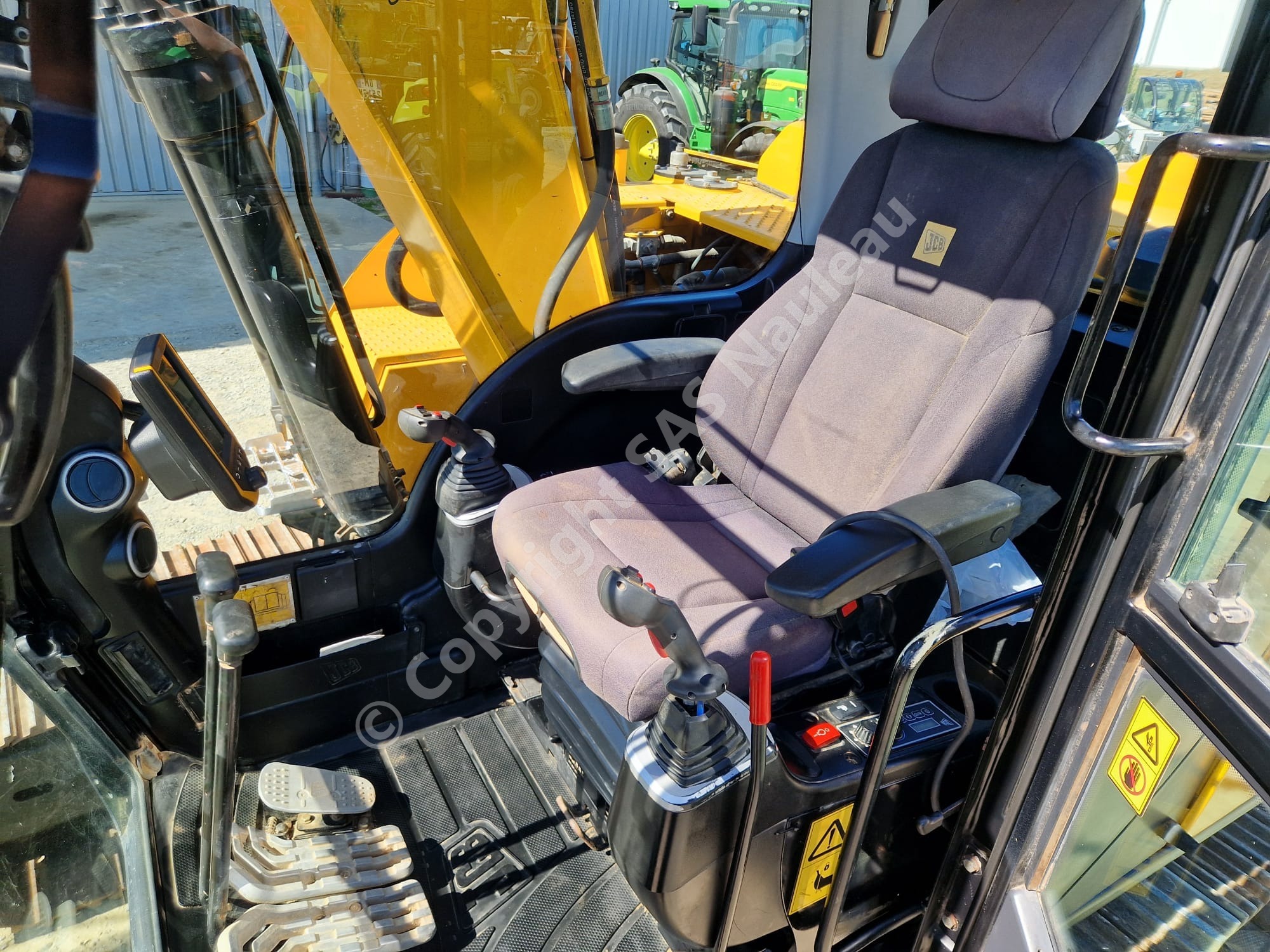 JCB JS131 LC