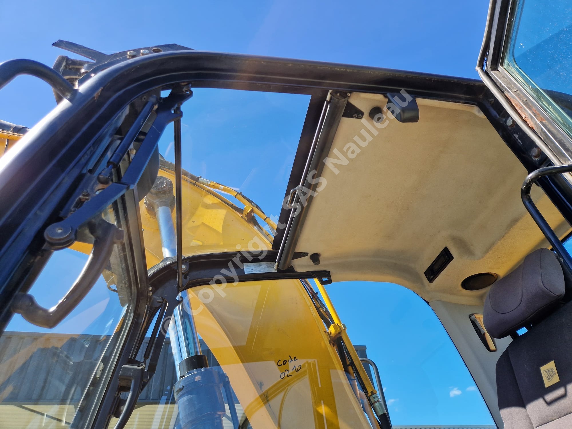 JCB JS131 LC