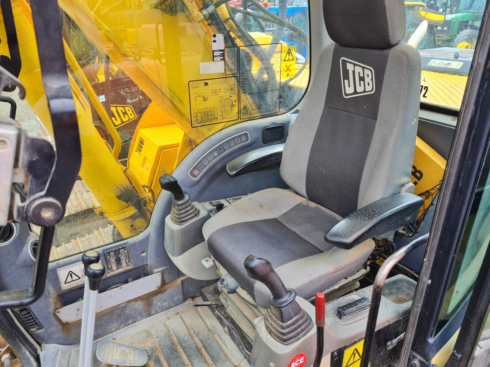 JCB JS220