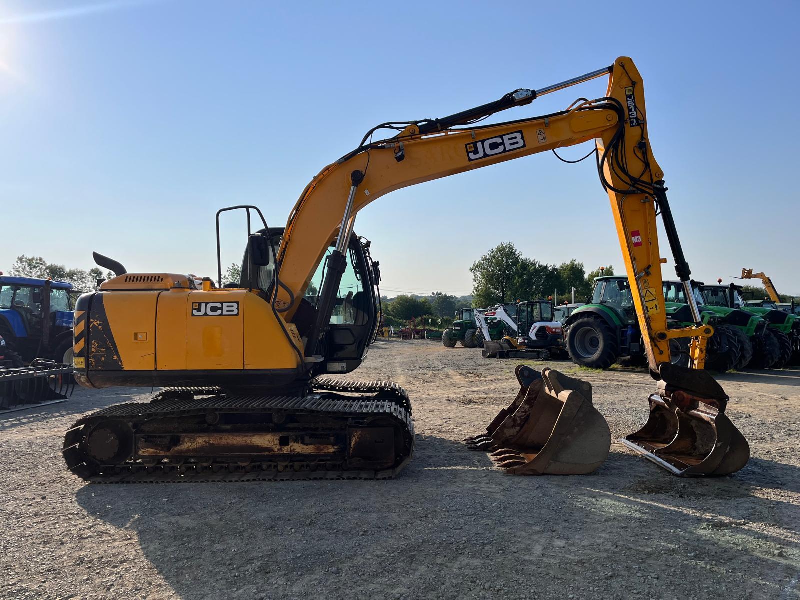 JCB JS131 LC