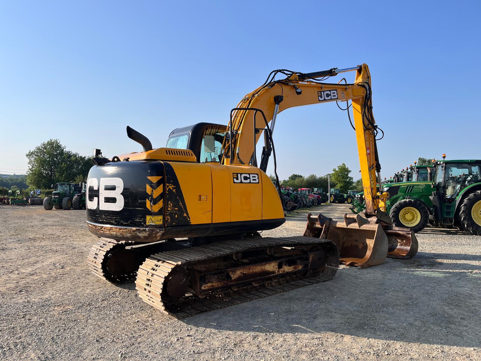 JCB JS131 LC