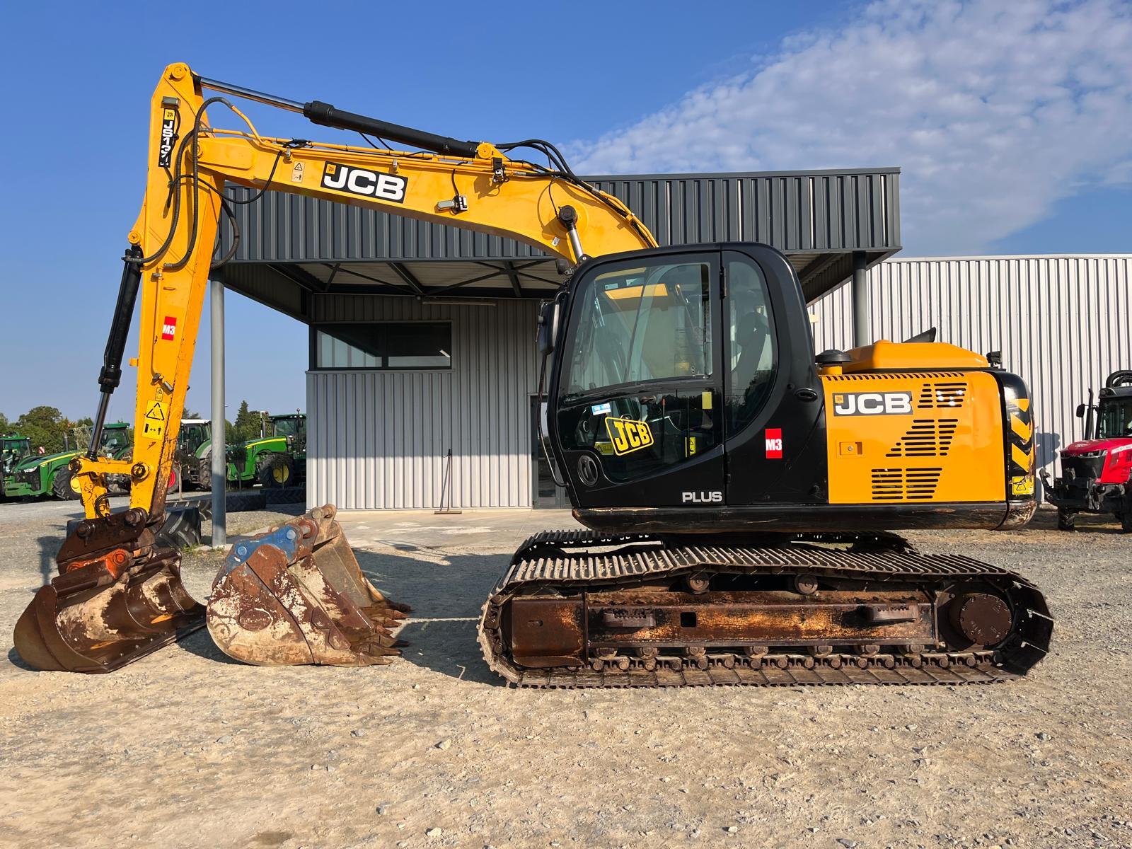 JCB JS131 LC