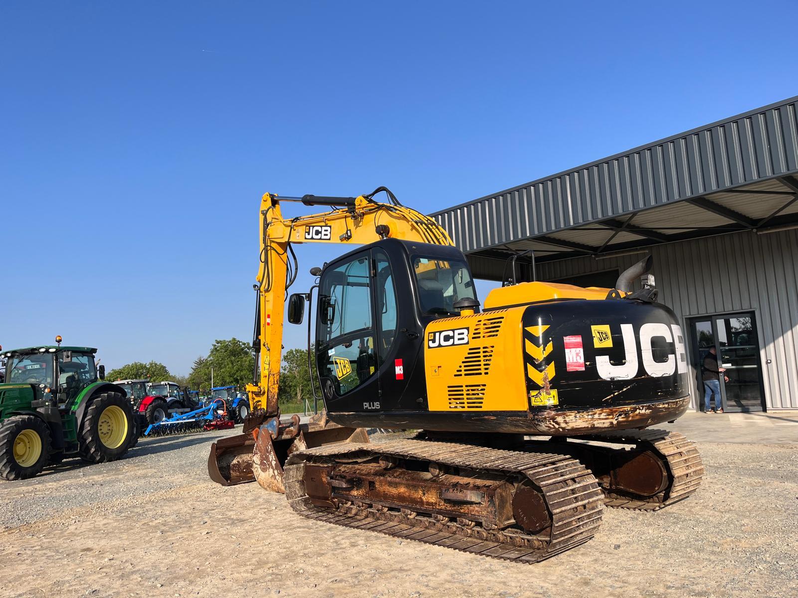 JCB JS131 LC