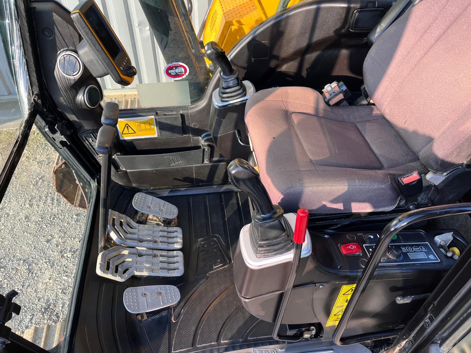 JCB JS131 LC