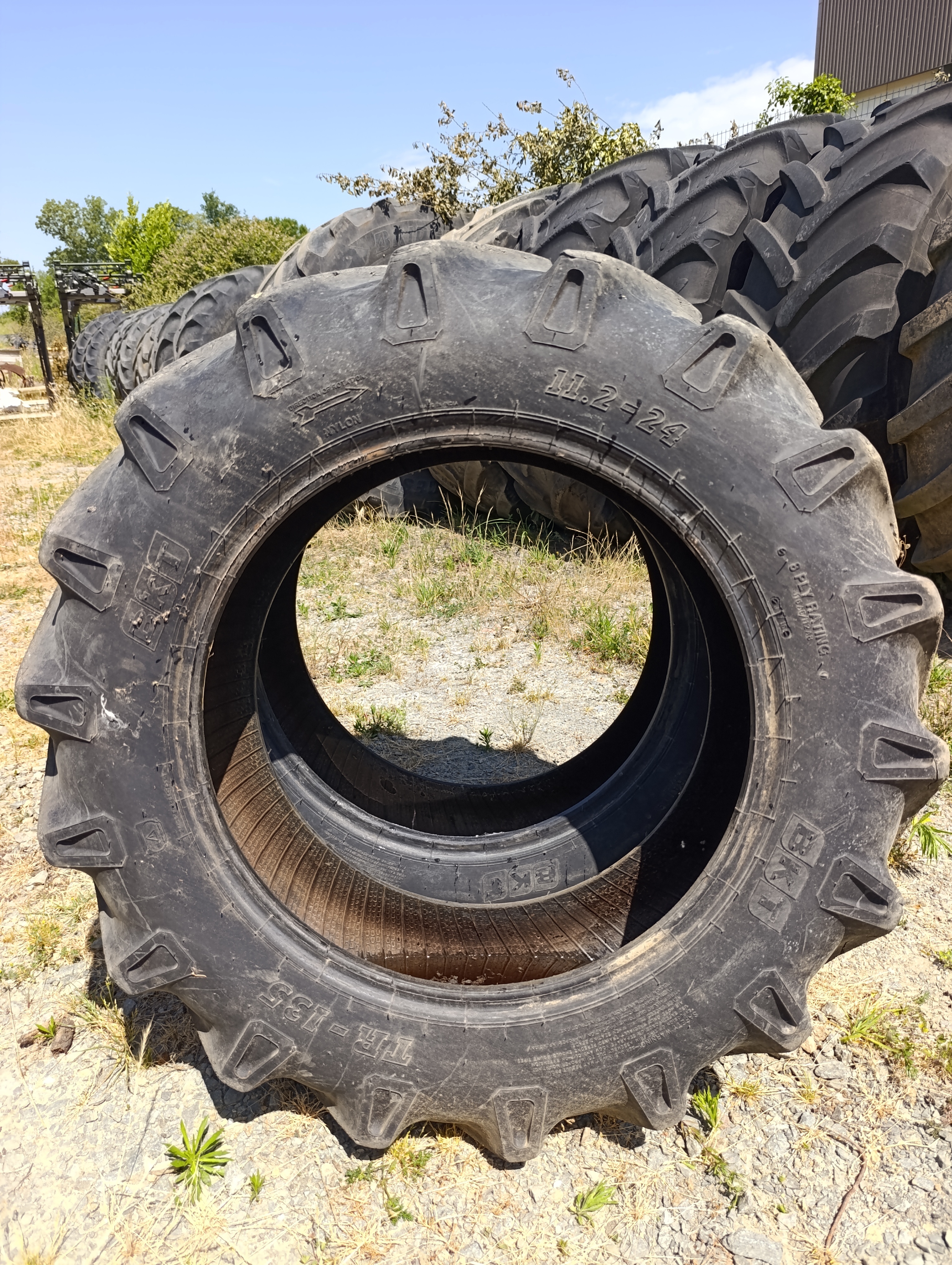 Pneus BKT 280/85/24