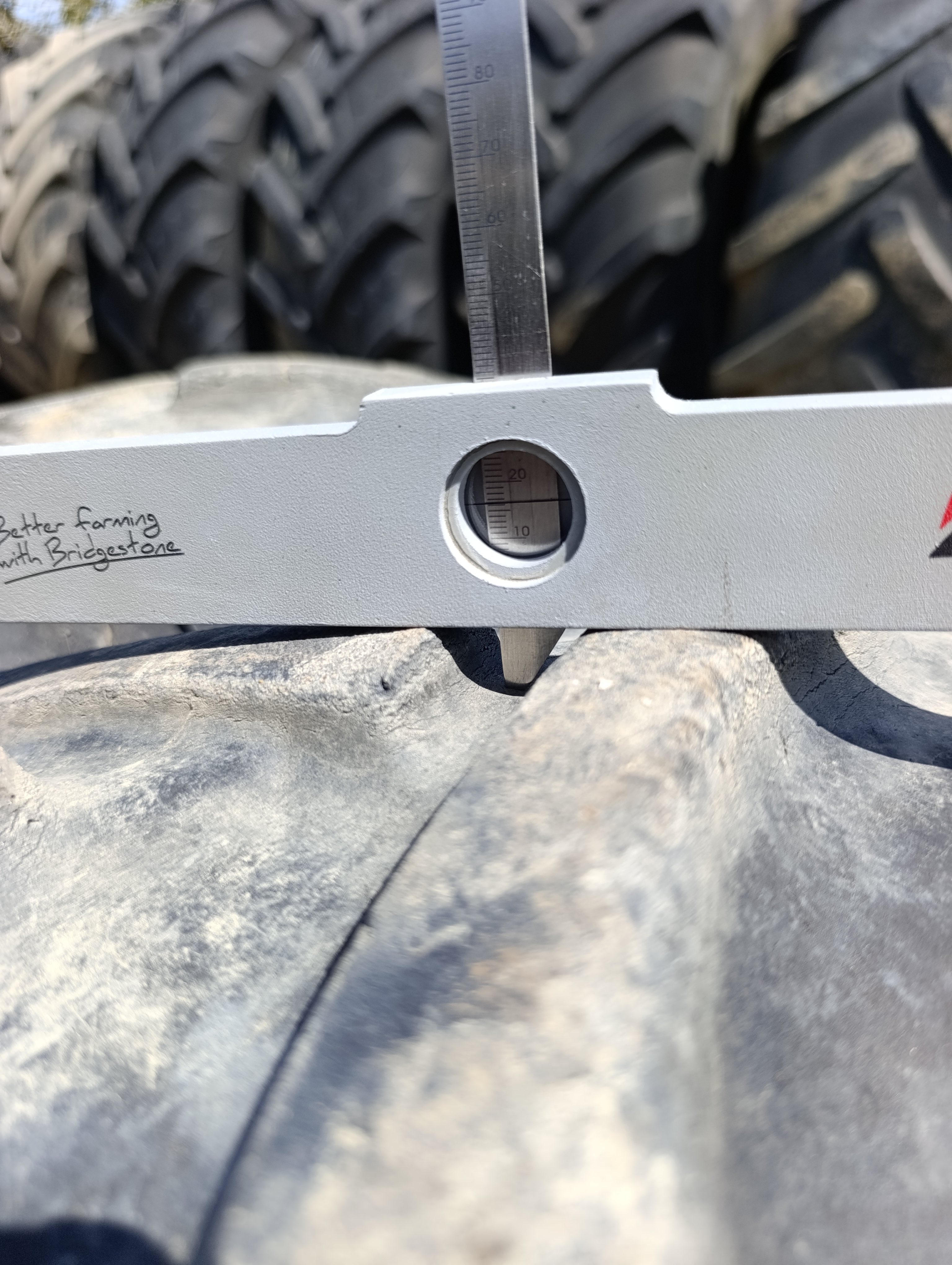 Pneus BKT 280/85/24