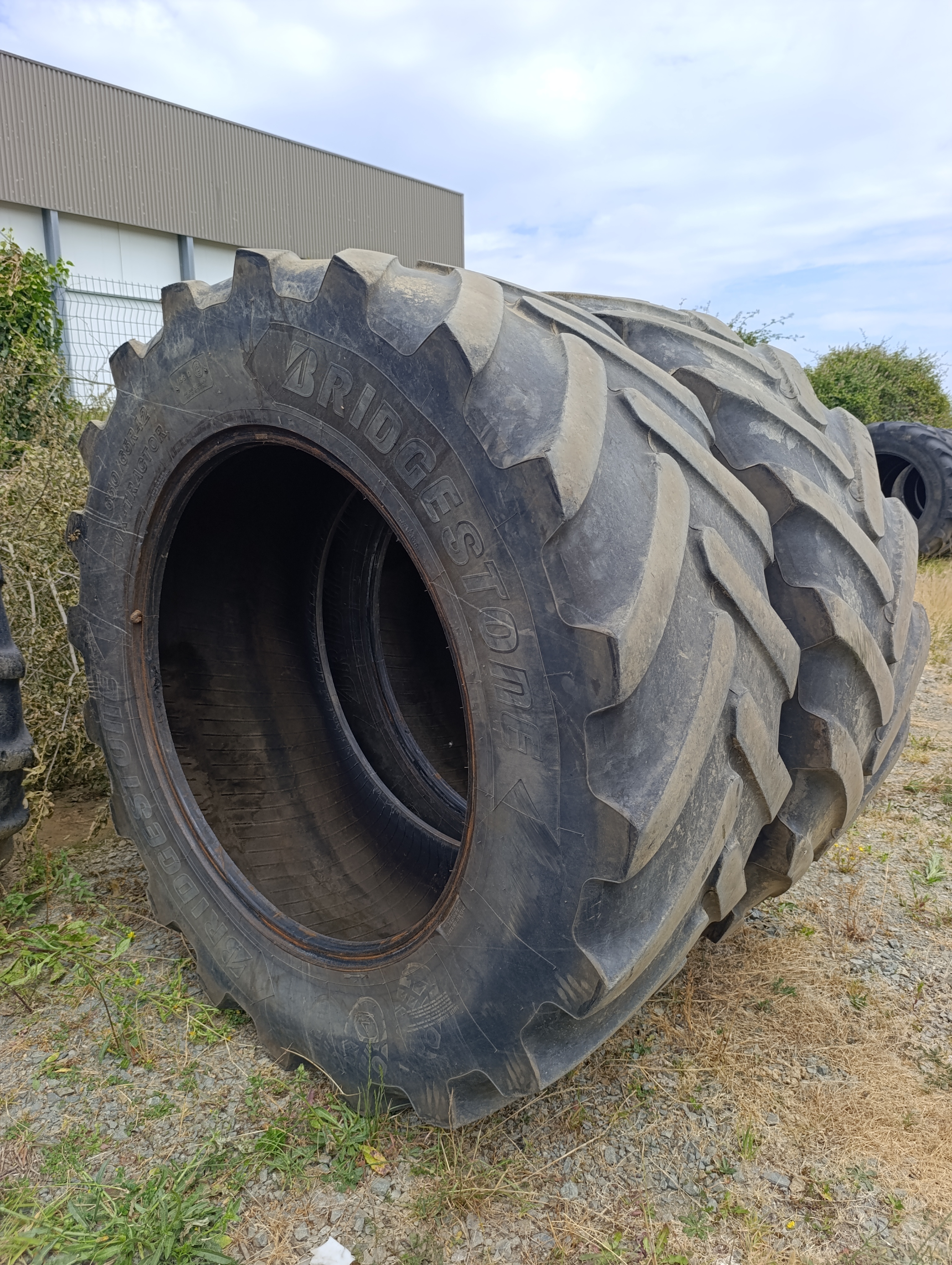 Pneus Bridgestone 650/65/42