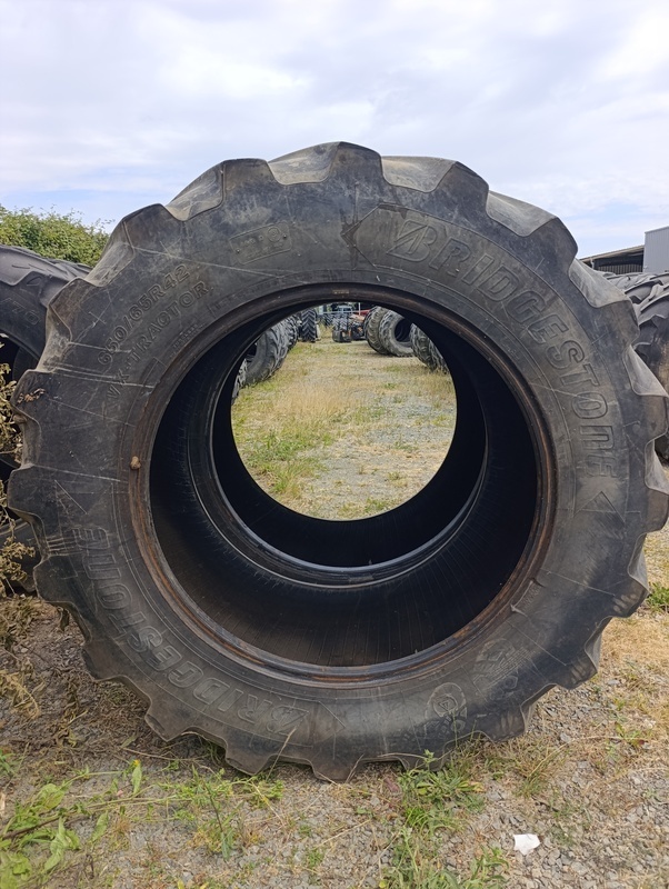 Pneus Bridgestone 650/65/42