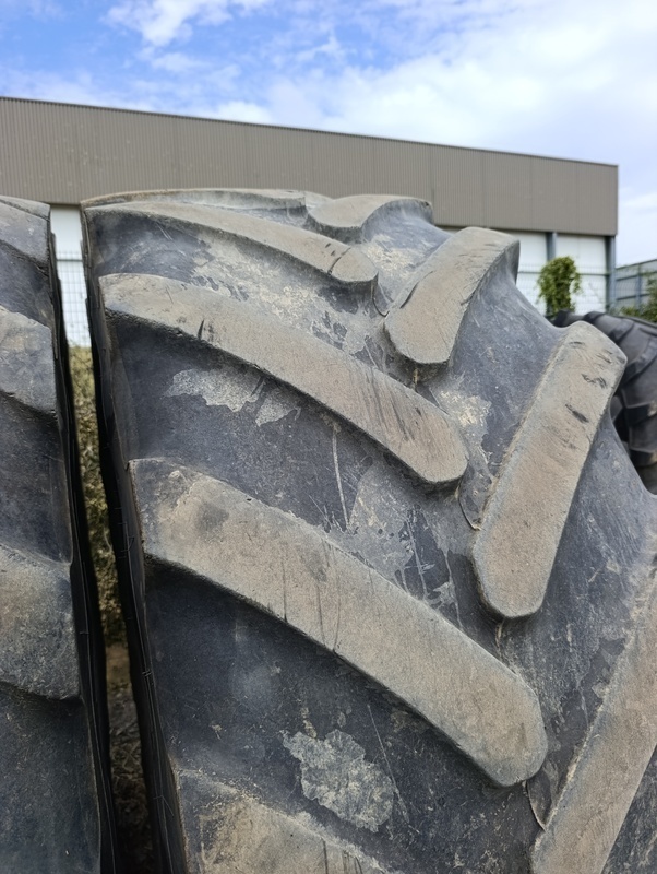 Pneus Bridgestone 650/65/42