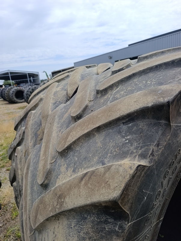Pneus Bridgestone 650/65/42