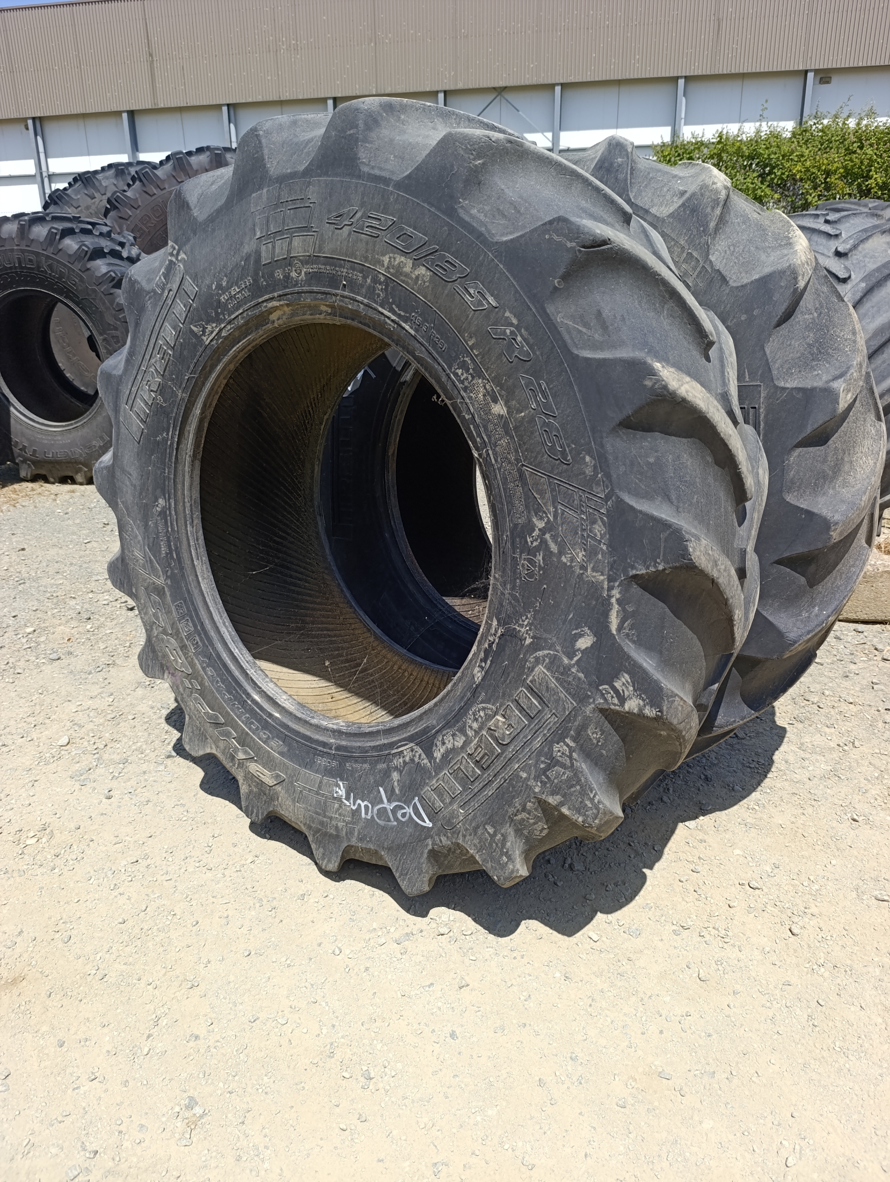 Pneus Pirelli 420/85/28