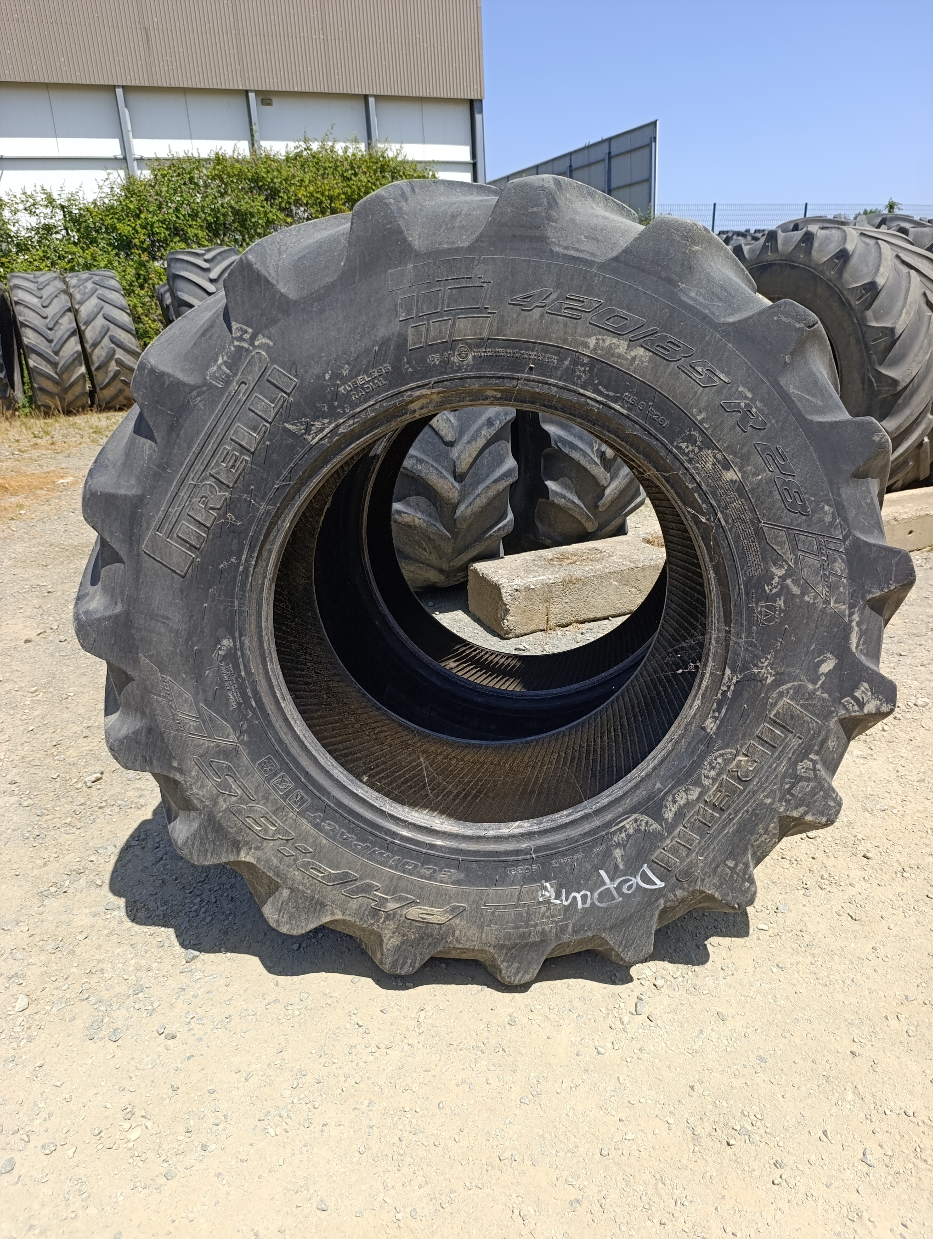 Pneus Pirelli 420/85/28