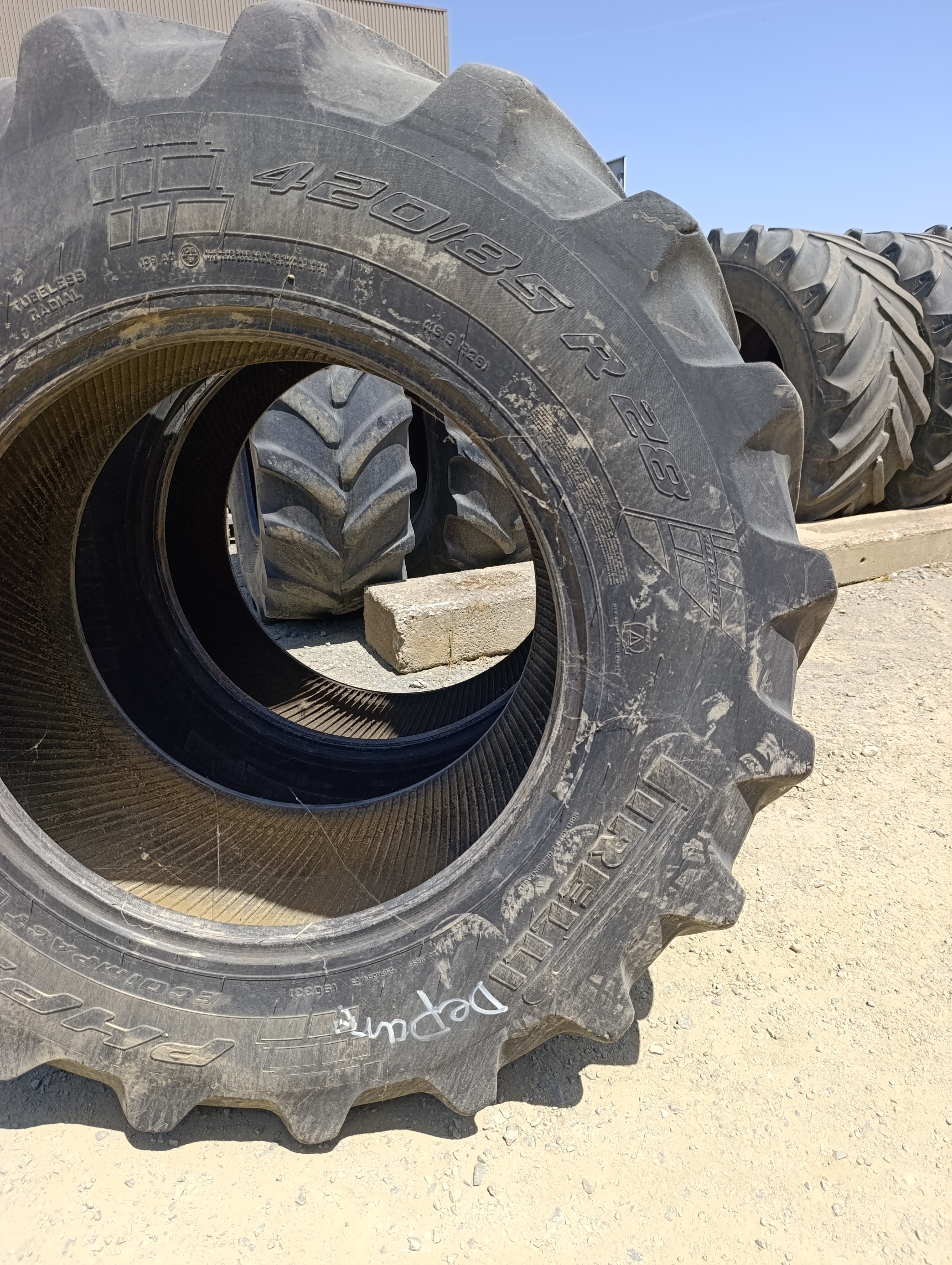 Pneus Pirelli 420/85/28