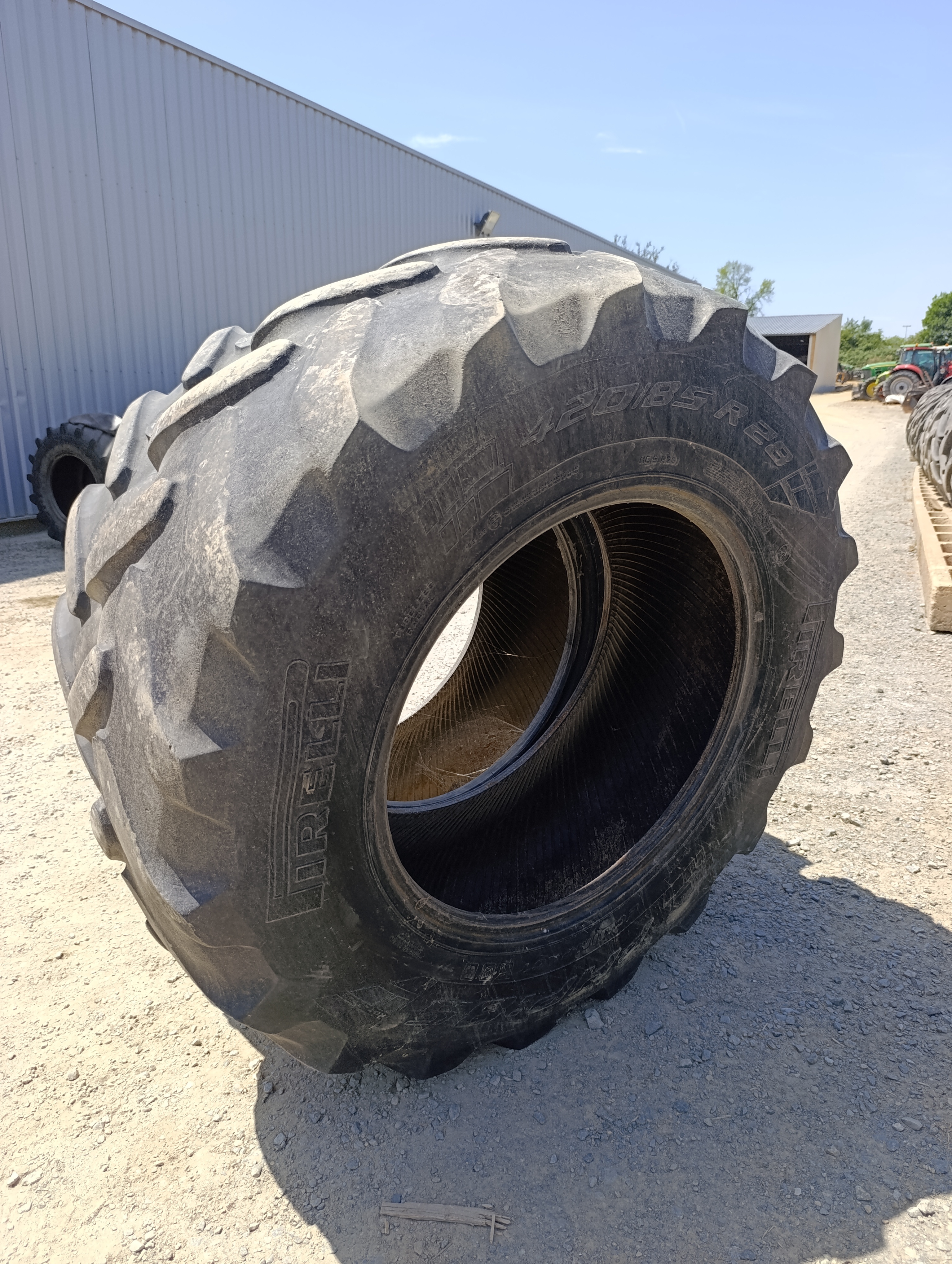 Pneus Pirelli 420/85/28