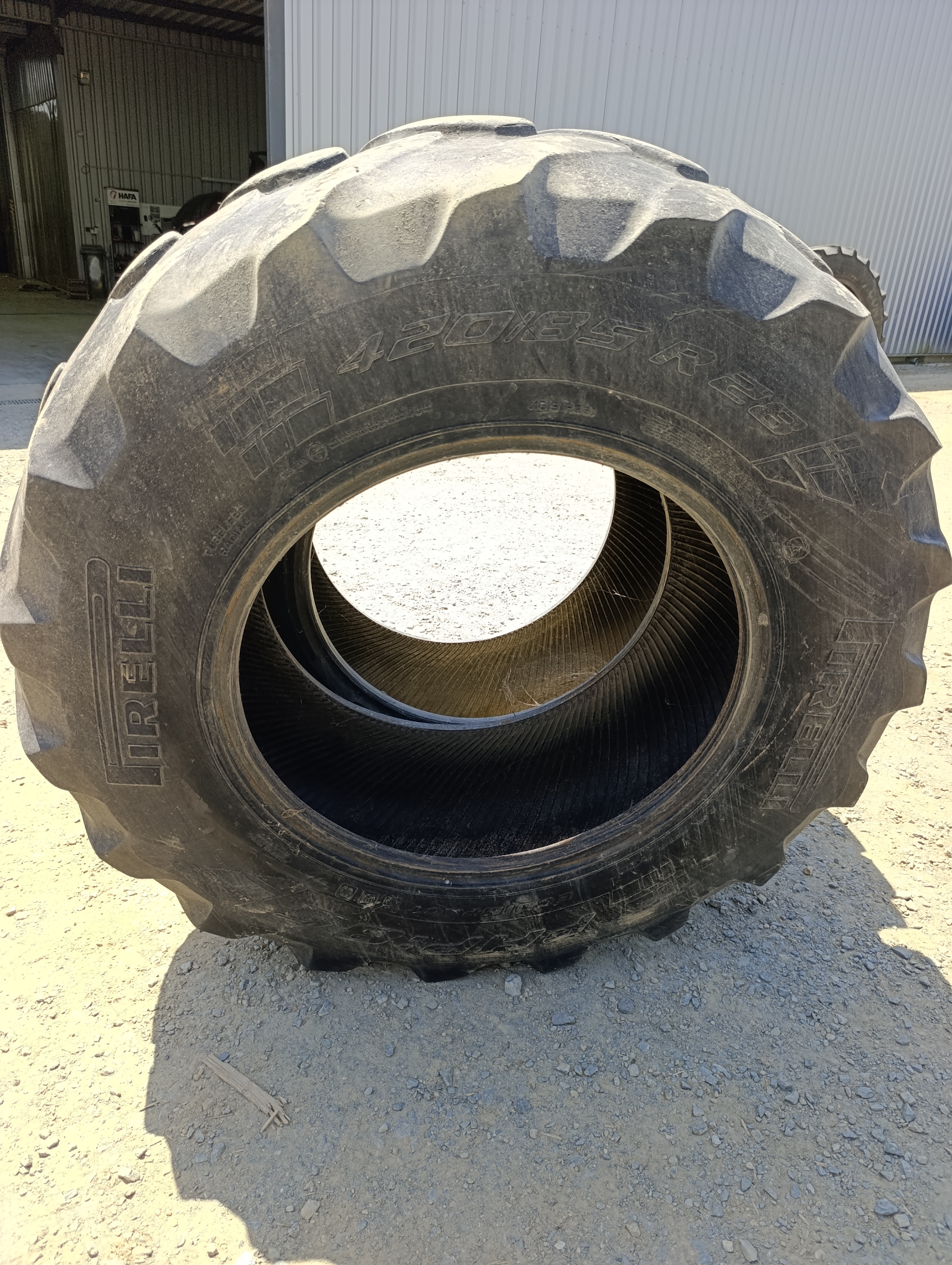 Pneus Pirelli 420/85/28