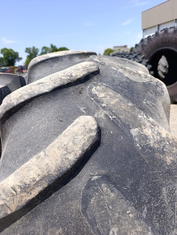 Pneus Pirelli 420/85/28
