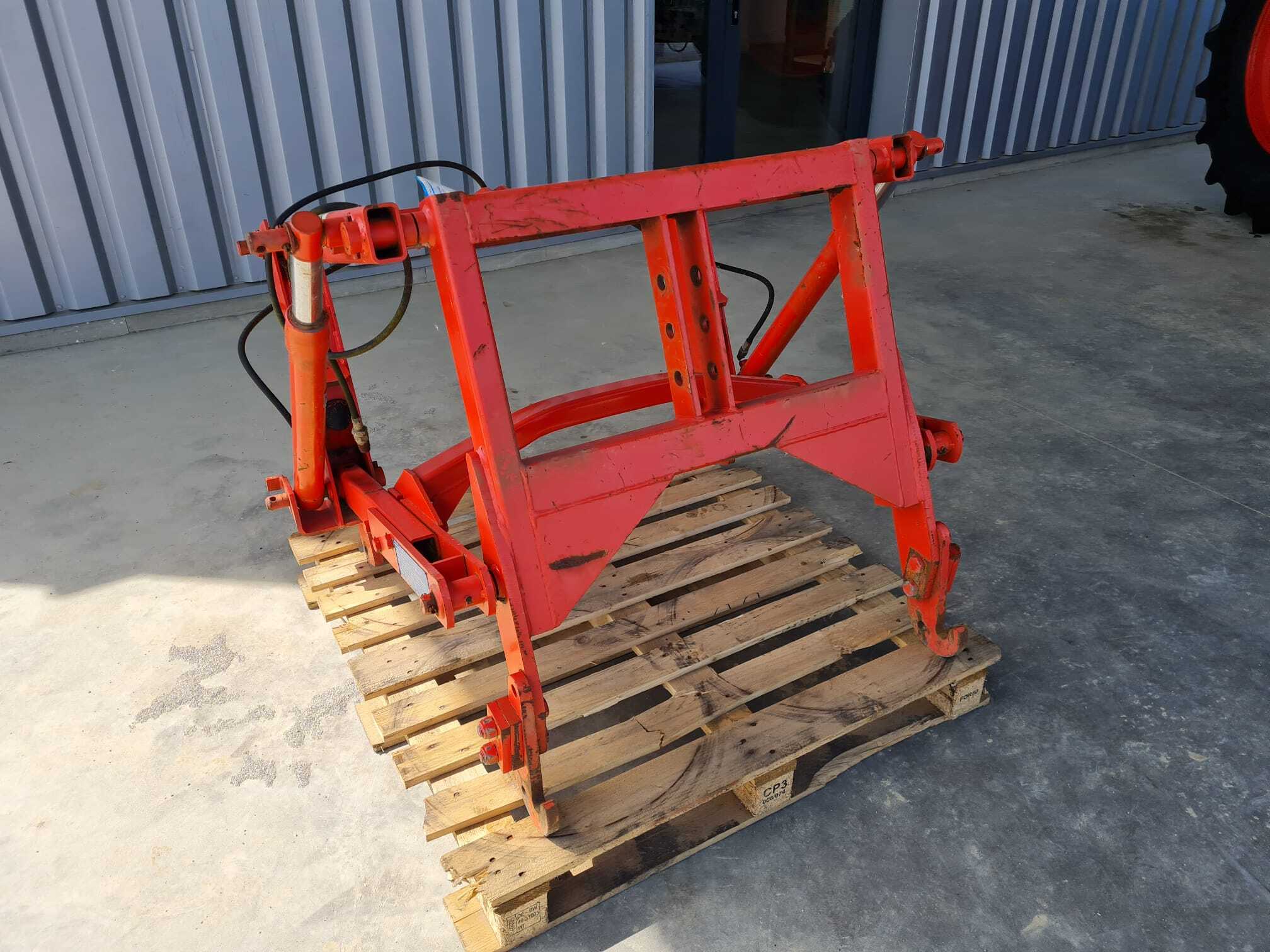 KUHN PORTE A COURT